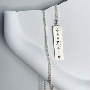 Zwillinge Sternzeichen Anhänger Halskette • Minimalist Layering • Geburtstagsgeschenk • Sternzeichen Karte Halskette • personalisierter Schmuck • Personalisierung Geschenk