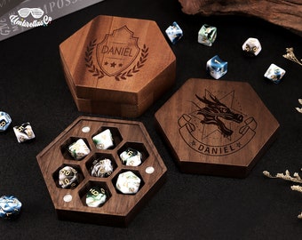 Boîte de dés de jeu RPG gravée - Boîte et plateau de dés, Dice Vault pour RRG, Porte-dés en bois, Stockage de dés en bois, Personnalisé fait à la main pour RPG