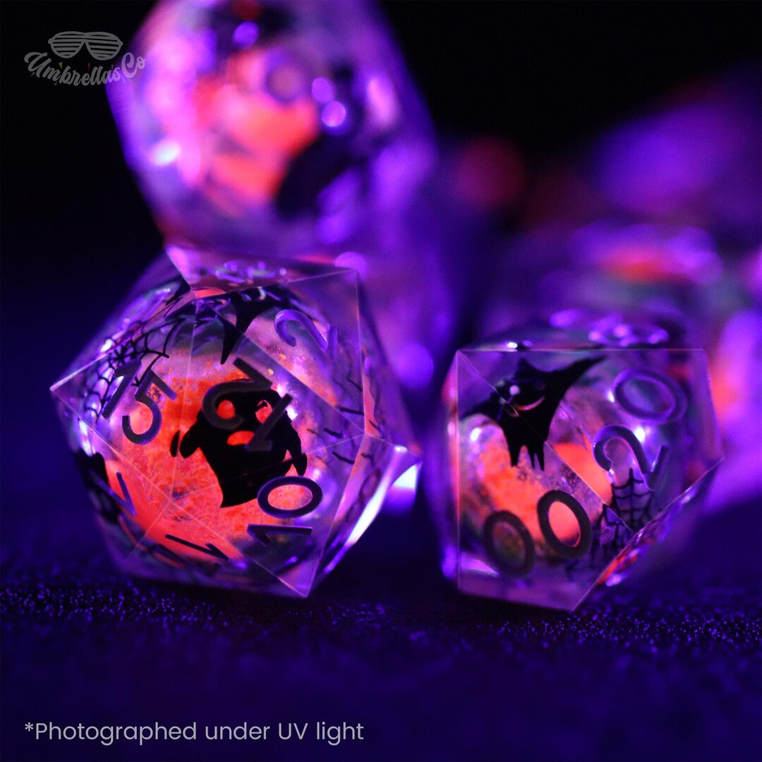 Bescon Dés Polyédriques Halloween Lumineux – Set De 7 Dés RPG Qui Brillent Dans Le Noir, Parfaits Pour Vos Soirées D&D