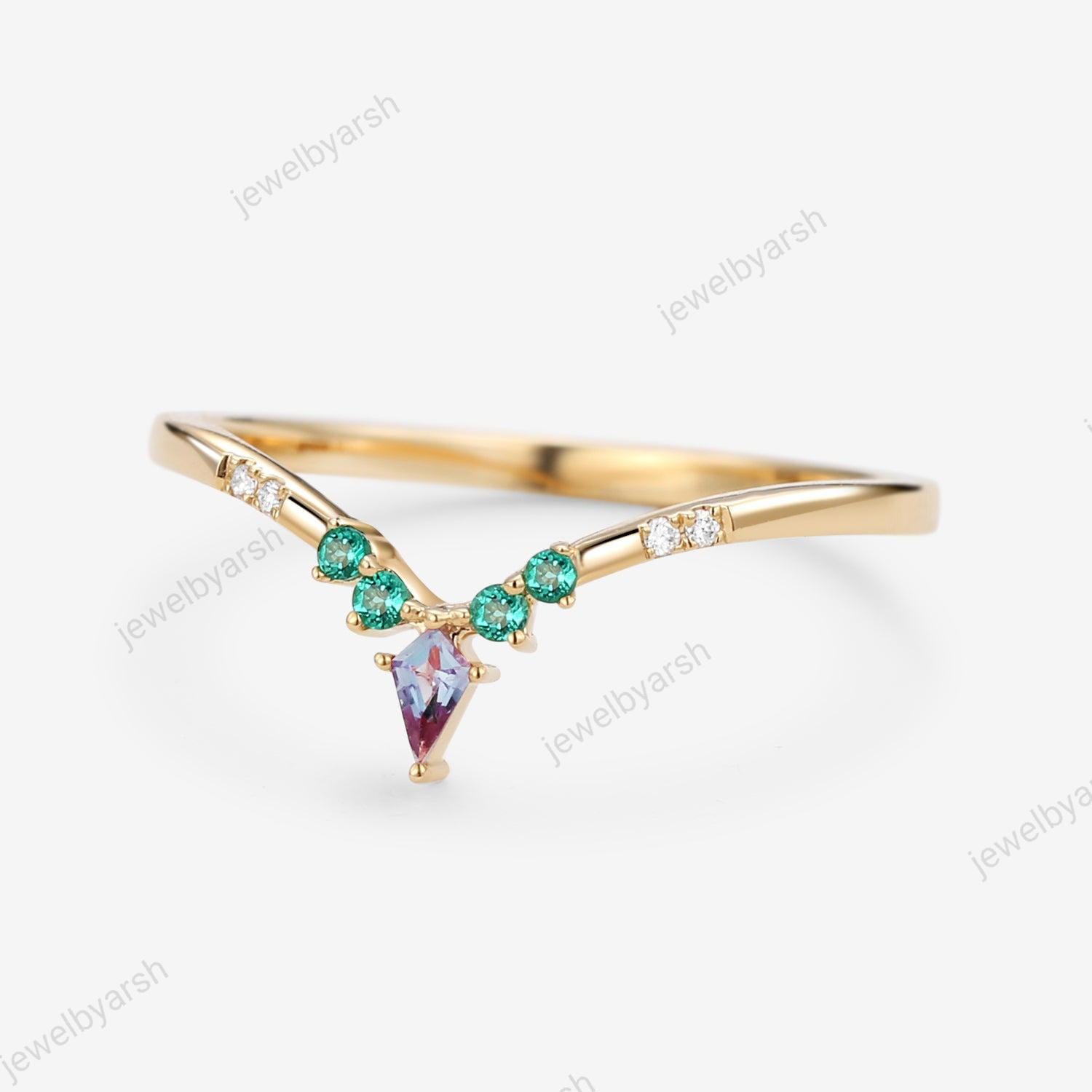 Kite Cut Alexandrite Curved Wedding Band,  Unique Yellow Gold Diamond Ring, Women Diamond Pave Ring, Band Bridal Stacking Match Promise Gift