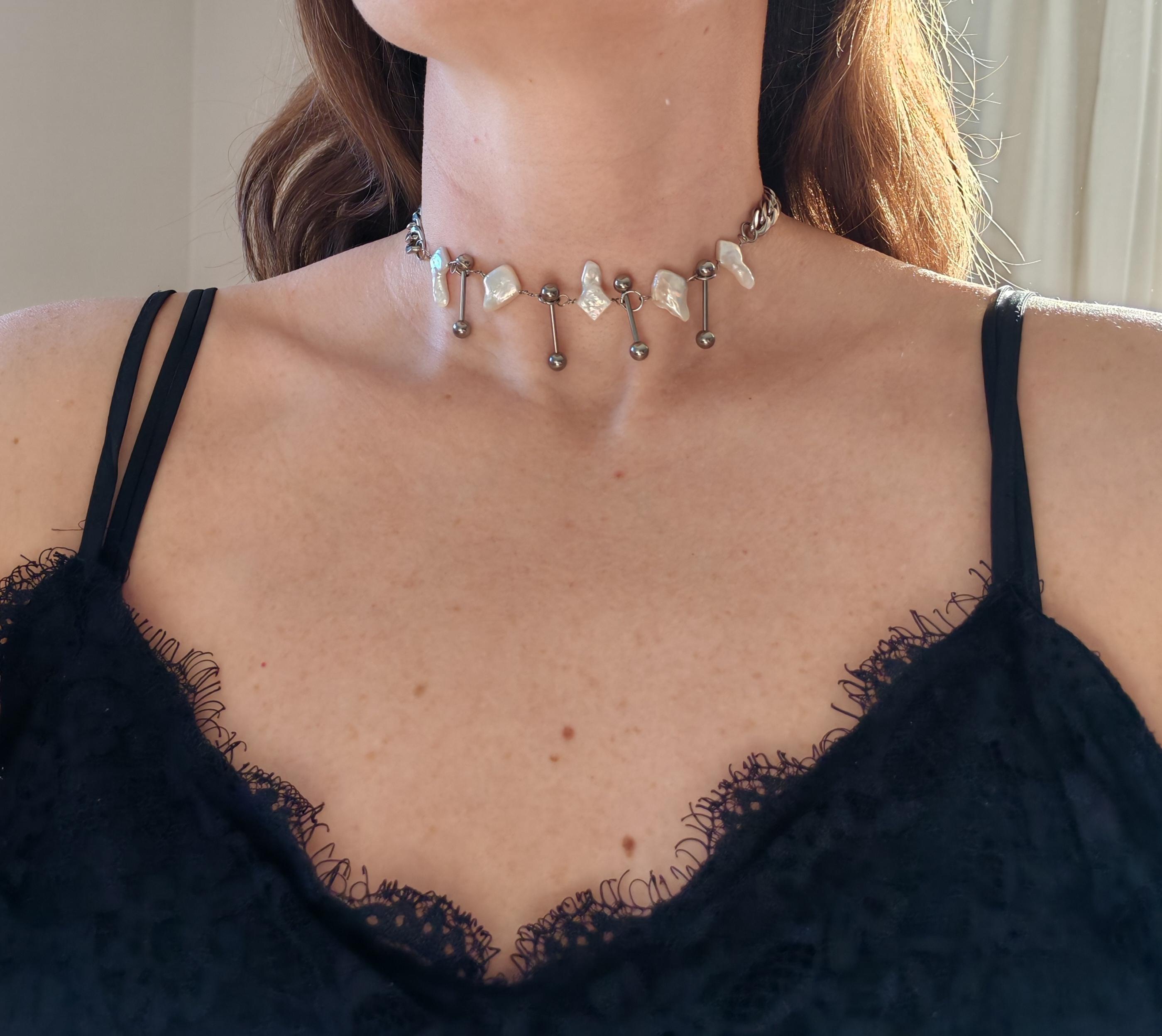 Collier ras de cou en acier inoxydable et perles de rocailles