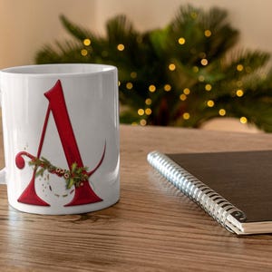 Disegni per tazze di Natale, include lettere dalla A alla Z, lettere di Natale PNG, pellicola per sublimazione per tazze da caffè, tazza in ceramica, tazza con nastro rosso, dicembre
