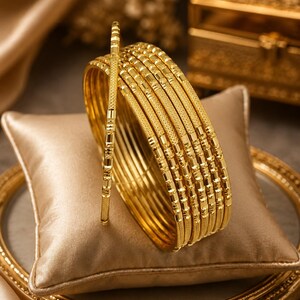 Set van 8 vergulde armbanden, Indiase armbandenset voor dames, traditionele dunne armbandencombinatie, stapelbare huwelijkssieraden cadeau