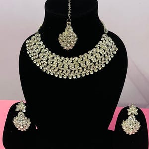 Beautiful kundan jewelry set, high quality, kundan bridal set, indian party wear, Kundan necklace and earrings
