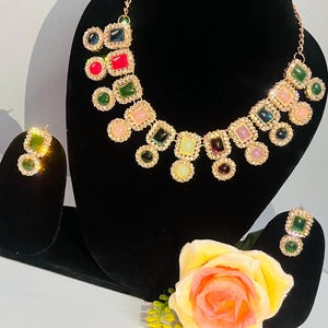 Conjunto de gargantilla Kundan/gargantilla con pendientes/maangtika/kundan jhumka/collar kundan/gargantilla/gargantillas/conjunto de gargantilla para mujer/gargantilla de novia