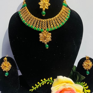 Gorgeous Kundan Necklace Set/ Indian Jewelry/unique Kundan necklace set/Indian jewelry set/Bridal jewelry/green