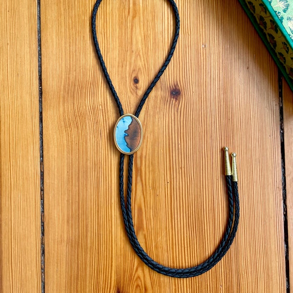 Upcycled Seidenbrosche Bolo Tie