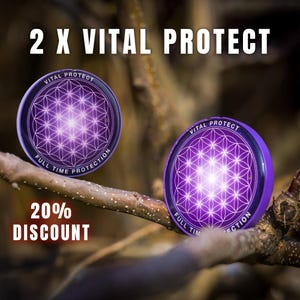Peut inclure: Deux disques ronds violets Vital Protect avec un motif de fleur de vie et le texte "Vital Protect Protection à plein temps" sur le bord. 20% de réduction.