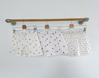 Short cotton shorts with fruit print made from 100% cotton