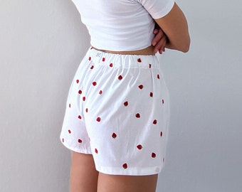 Erdbeeren Print Pyjama Set, Shorts mit wahlweise einem Scrunchie oder Haarband