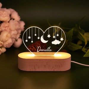 Veilleuse lune et étoiles personnalisées, veilleuse nuages personnalisés avec nom, veilleuse pour chambre de bébé, cadeau nouveau-né, cadeaux pour maman, décoration pour chambre de bébé Heart--Moon and Star