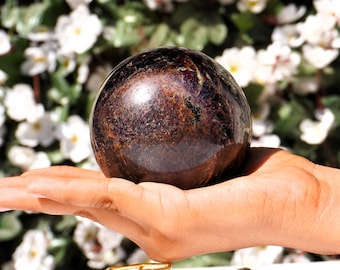 Esfera de piedra de granate rojo: Bola de cristal curativa (95 mm)