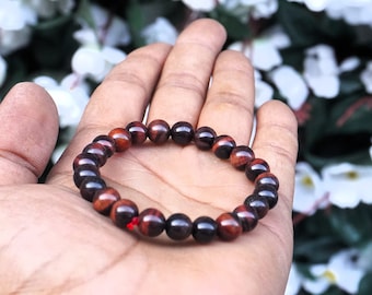 Bracciale con occhio di tigre rosso naturale: gemma rotonda da 8 mm, potere metafisico