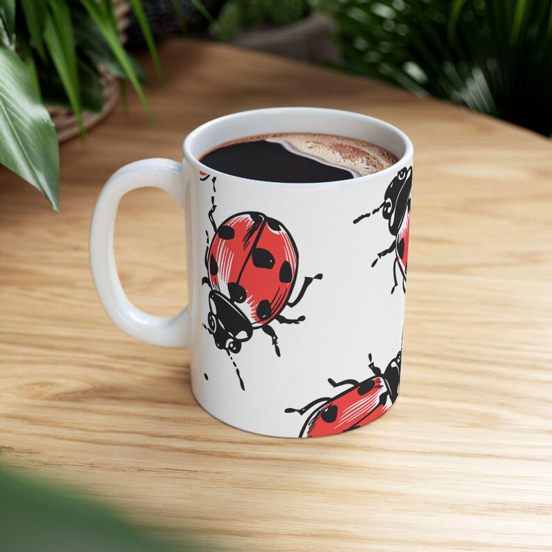 Mug rouge coccinelle - motif ludique dessiné à la main, poignée confortable image 9