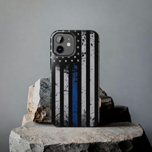 Funda para teléfono Thin Blue Line: Diseño patriótico de apoyo a la policía.