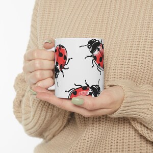 Mug rouge coccinelle - motif ludique dessiné à la main, poignée confortable image 10