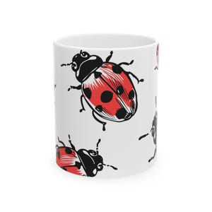 Mug rouge coccinelle - motif ludique dessiné à la main, poignée confortable image 2