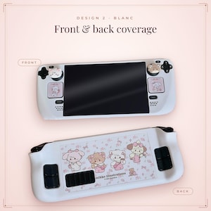Könnte beinhalten: Ein weißes Skin-Set für eine tragbare Spielkonsole mit dem Text "DESIGN 2 BLANC" und "Front & back coverage". Die Vorderseite zeigt Charakter-Stick-Aufsätze und Trackpad-Aufkleber. Die Rückseite zeigt vier Zeichentrickfiguren und den Text "mikko illustrations".