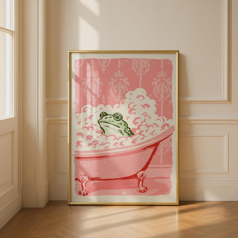 Decoración de pared con rana en la bañera, lámina estilo cottagecore, póster de rana adorable, decoración de baño rosa, arte animal caprichoso, lámina vintage para bañera. imagen 4