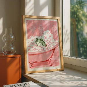 Decoración de pared con rana en la bañera, lámina estilo cottagecore, póster de rana adorable, decoración de baño rosa, arte animal caprichoso, lámina vintage para bañera. imagen 9