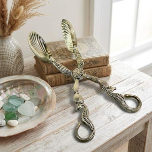 Pinça de servir salada vintage Godinger em prata, com formato de cavalo-marinho e concha, 25 cm (10 polegadas).