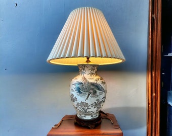 Japanse porseleinen tafellamp antiek met houten voet 27" hoog