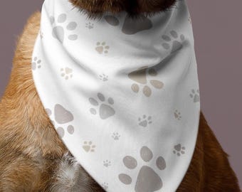 Bandana com estampa de pata neutra para cachorro: cachecol branco estiloso para animais de estimação