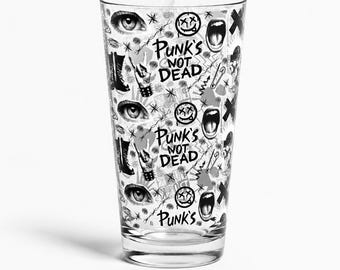 Pint Glass Punks Not Dead 570ml, Cool Gift, Birthday, Present for Music Lovers, Anniversary, Wedding, Thoughtful Gift