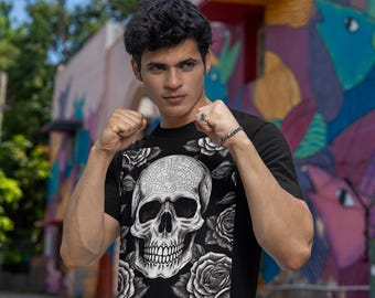 Camiseta gráfica de calavera y rosas: arte de tatuaje gótico urbano