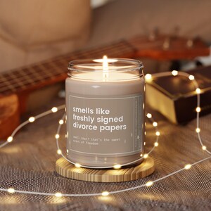 Regalo de divorcio, vela de divorcio, regalo para una fiesta de divorcio, regalo para recién divorciados, regalo divertido para divorciados, vela con olor a papeles de divorcio recién firmados imagen 8