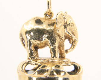 Vintage 9ct Gold Hallmarked Elephant Pendant Drop Charm | 9 Carat Yellow Gold Elephant on Blue Agate Base | Unique Hallmarked Jewellery Gift