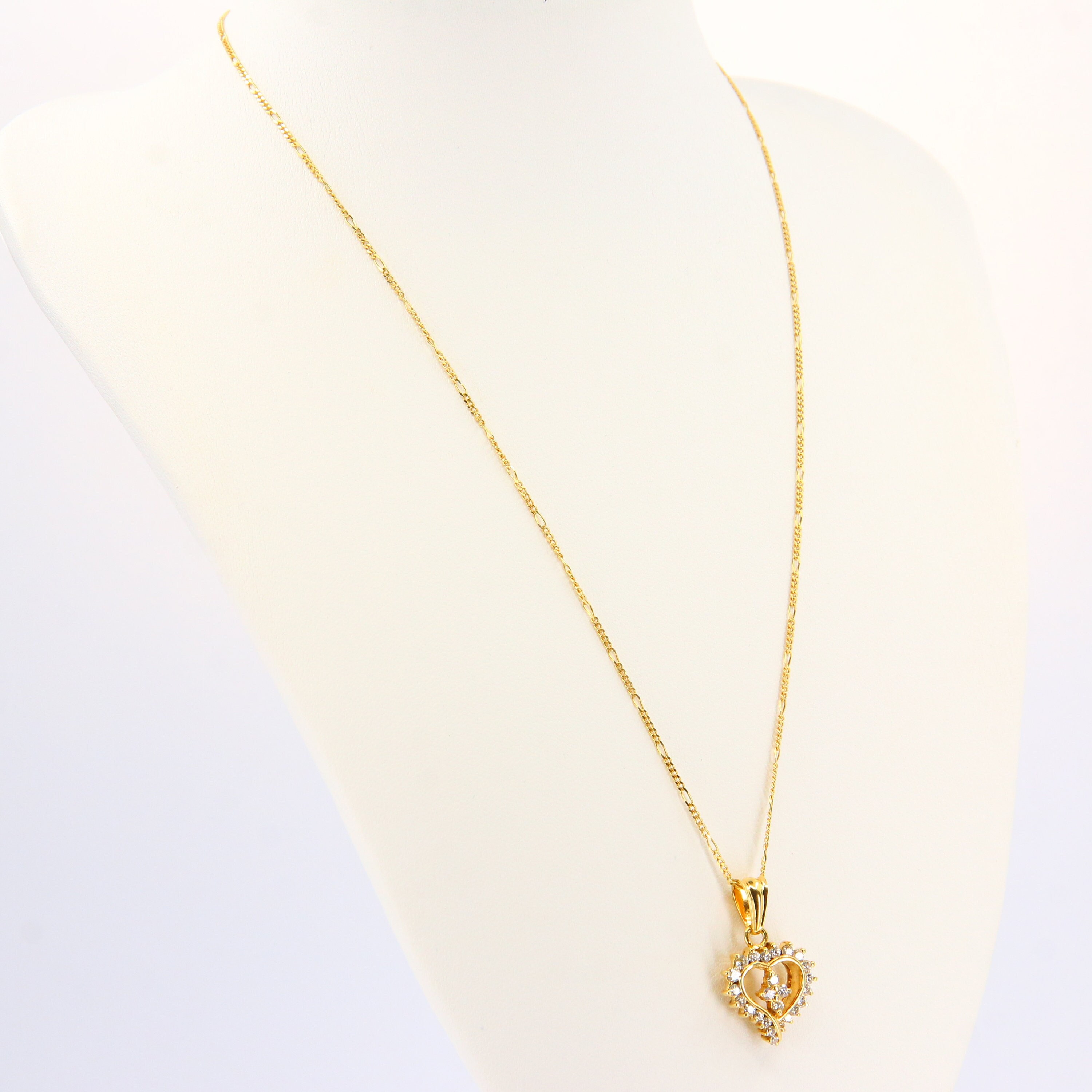 【VINTAGE HOLLYWOOD】Gemstone Heart Necklace★送料・関税込 VINTAGE AVON GOLD TONE ONYX AND RHINESTONE HEART PENDANT