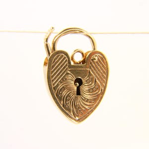 Vintage 9ct Gold Heart Lock Pendant – Engraved Solid Yellow Gold Hallmarked Charm – Love & Friendship Gift – Classic Jewellery Piece