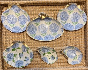Coastal  Blue Hydrangea Trinket Tray/Shell Decor - makes the perfect gift or bridal shower favor/wedding favor/ring dish/jewerly dish