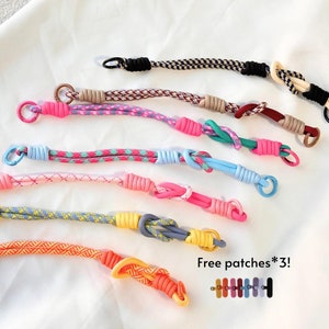 NUEVA correa para teléfono de pulsera con cuerda y bloques de color DuoTone hecha a mano en 7 colores: correa para teléfono de ajuste universal vibrante, dije para bolso, obsequios festivos pensativos.