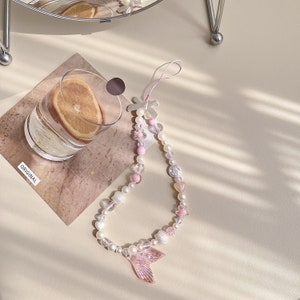 Lindo dije de cuentas para teléfono, pulsera rosa, regalos para damas de honor, llavero para teléfono, correa para muñeca para teléfono, dije para cámara, dije Y2K, dije para bolso, correa para teléfono, regalos.