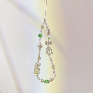 Lindo dije para teléfono con cuentas de estrella de campanilla azul, serie verde. Regalos para damas de honor. Cadena para teléfono. Correa para teléfono. Dije para cámara. Dije Y2K. Dije para bolso.