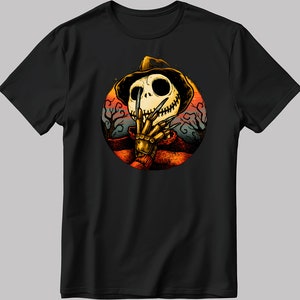 K&ouml;nnte beinhalten: Schwarzes T-Shirt mit einem Motiv eines Skeletts, das einen Hut tr&auml;gt und ein Messer h&auml;lt. Der Hintergrund ist ein Sonnenuntergang mit B&auml;umen.