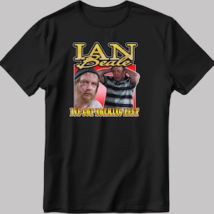 Pode incluir: Camiseta preta com um gráfico dourado de Ian Beale da série de televisão EastEnders. O gráfico inclui o texto "Ian Beale" e "I've got nothing left".