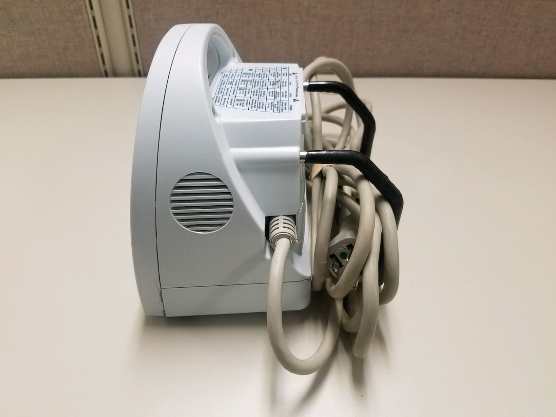 Kendall Covidien SCD Express 9525 W/ Tubing and New 9529 Sleeves, Leg ...