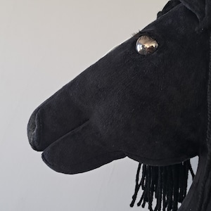 Hobby Horse NEGRO con una mancha raya imagen 6