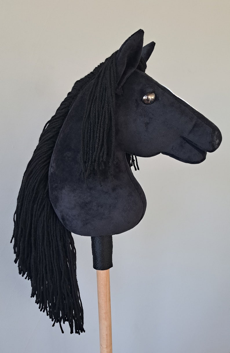 Hobby Horse NEGRO con una mancha raya imagen 5