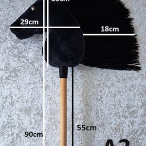 Hobby Horse NEGRO con una mancha raya A3