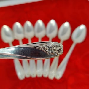 1847 Rogers Bros Daffodil Set of 8 Teaspoons 6&quot; Silverplate Flatware