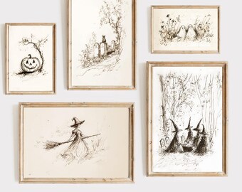 Puede incluir: Una colección de cinco dibujos enmarcados a pluma y tinta con temática de Halloween. Los dibujos representan una calabaza, un gato en una lápida, dos fantasmas, una bruja con una escoba y tres brujas alrededor de un caldero. Los marcos son de madera clara.