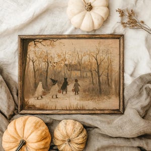 Puede incluir: Una impresi&oacute;n rectangular enmarcada que presenta una ilustraci&oacute;n en tonos sepia de cuatro ni&ntilde;os disfrazados caminando por un sendero bosca hacia una casa. La escena incluye &aacute;rboles desnudos, hojas ca&iacute;das y un brillo c&aacute;lido en las ventanas.