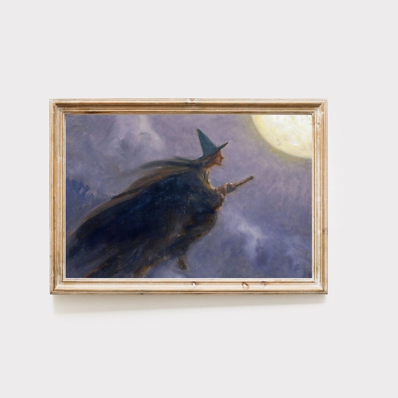 K&ouml;nnte beinhalten: Ein Gem&auml;lde einer Hexe, die auf einem Besen vor einem Vollmond fliegt. Die Hexe tr&auml;gt einen blauen spitzen Hut und einen langen schwarzen Umhang. Der Mond ist leuchtend gelb und der Himmel ist dunkelviolett.