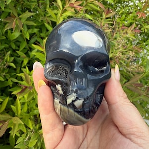 Uv Reactive Volcano Agate Skull Carving with Druzy