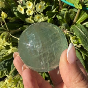 Klare Grüne Fluorit Kugel 4,9 cm Durchm