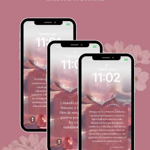 May include: Three smartphones displaying Bible verses and the time, set against a pink floral background. The phones show different verses from 2 Chronicles. The top of the image has text that reads "VERSÍCULOS PODEROSOS | ARTE BÍBLICO 2 CRÓNICAS | DESCARGA CRISTIANA DIGITAL."